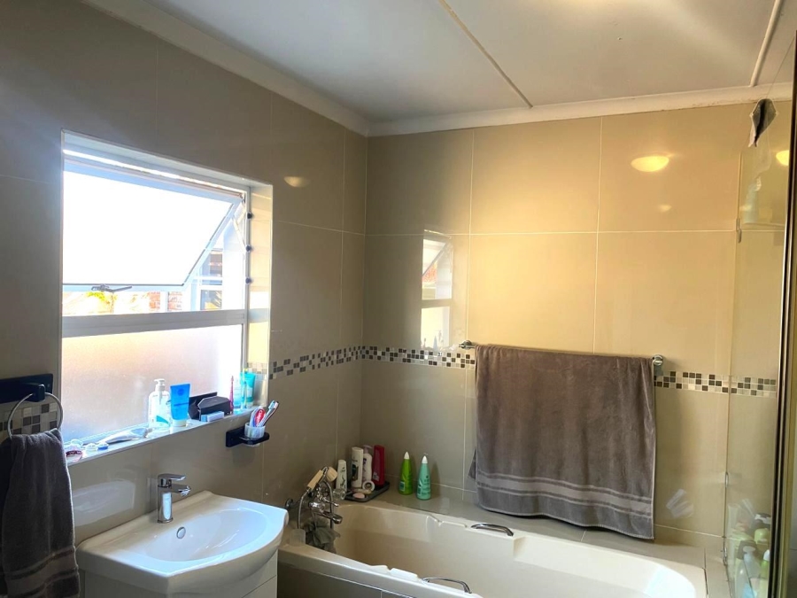 4 Bedroom Property for Sale in Mossel Bay Central Western Cape